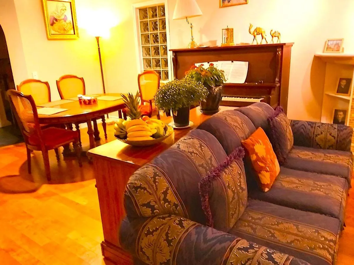 Lovely Comfy Home Private Bath In Central Calgary Homestay