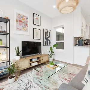 Charming 3br In A Lovely Neighborhood , Vancouver Canada
