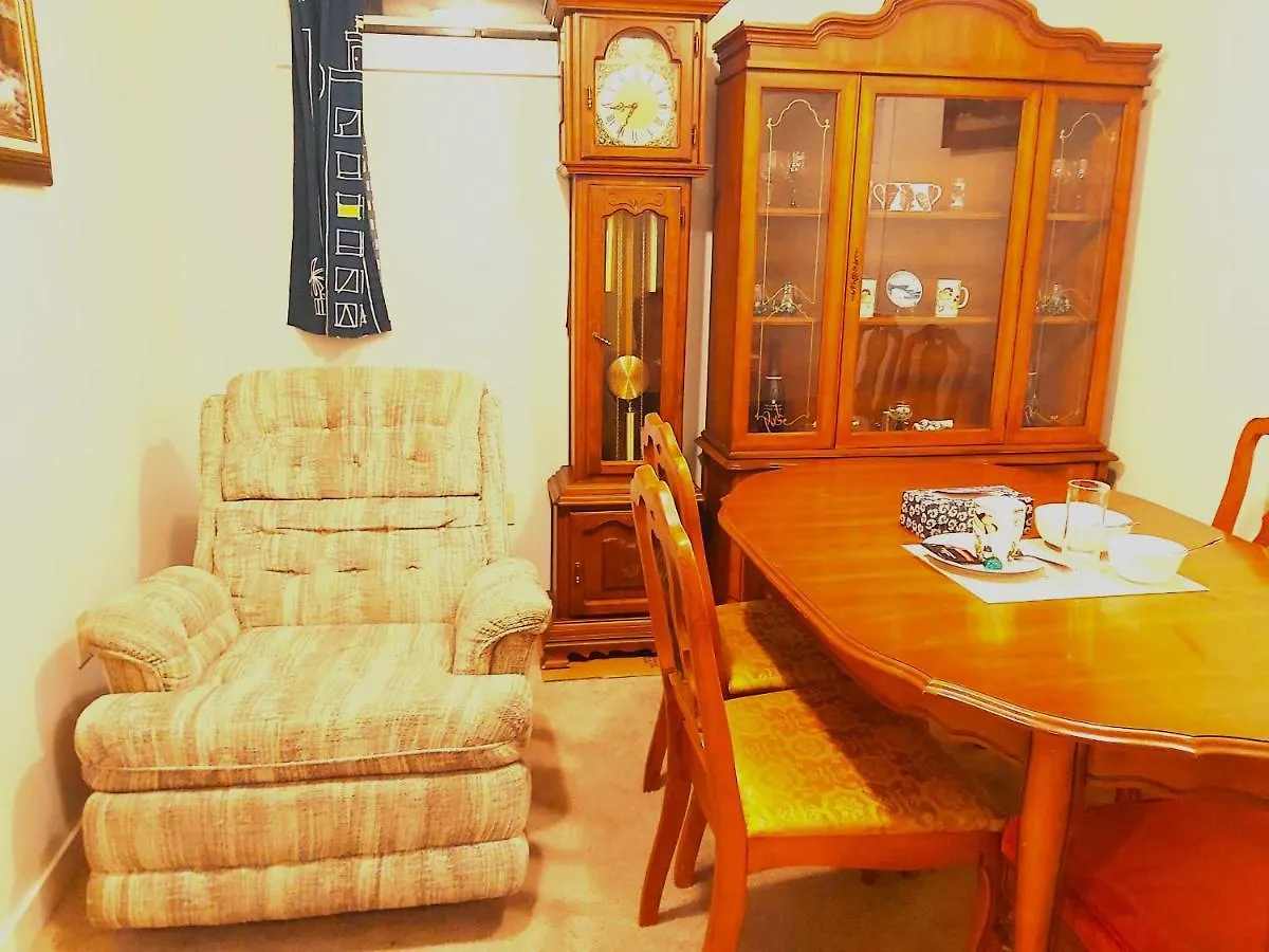 Accommodatie bij particulieren Lovely Comfy Home Private Bath In Central YYC