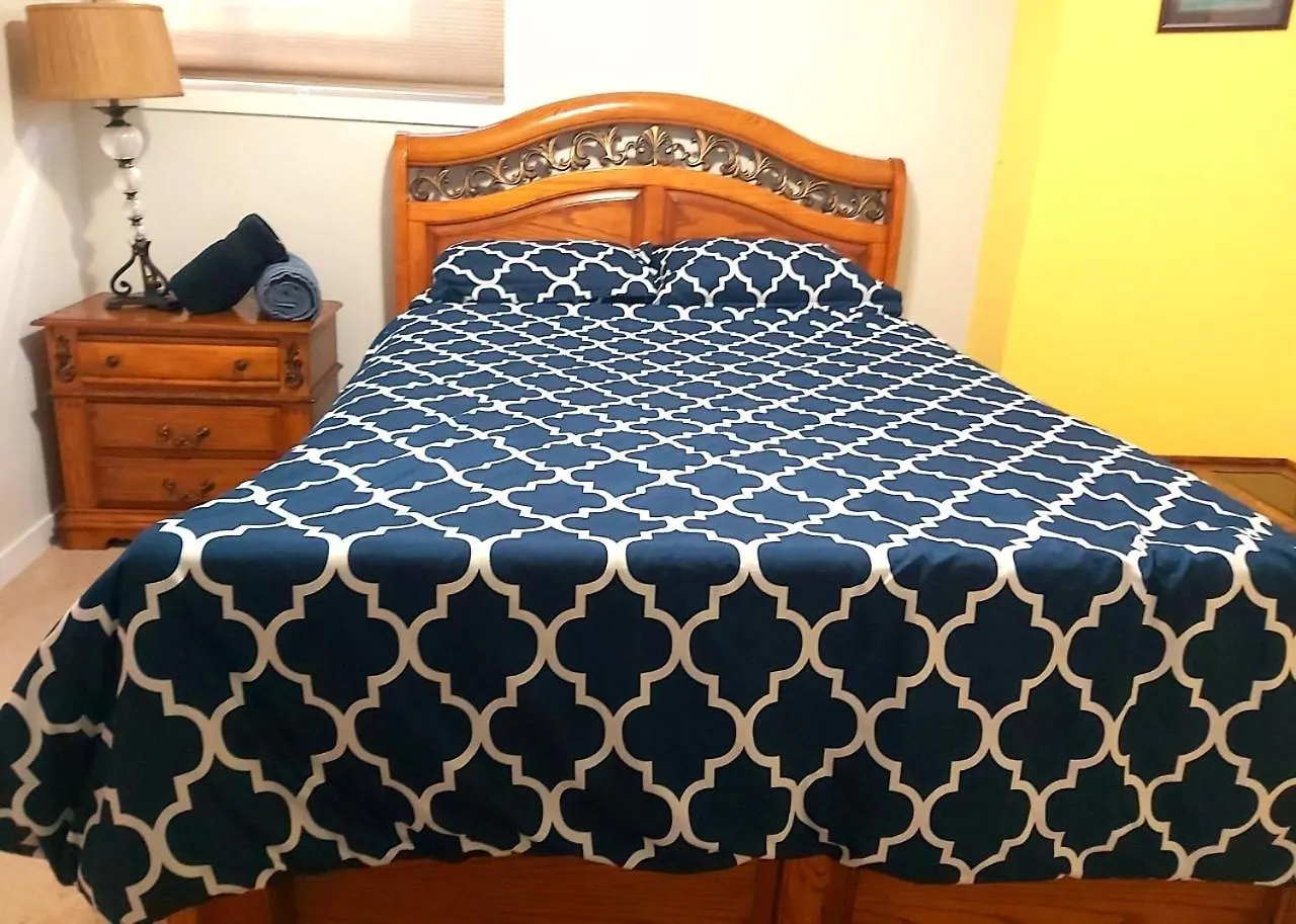 Accommodatie bij particulieren Lovely Comfy Home Private Bath In Central YYC Canada